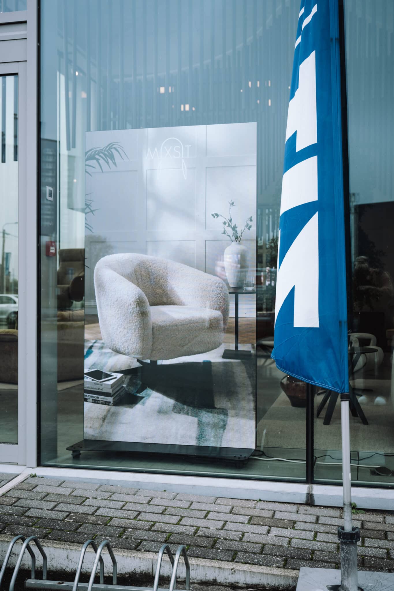 Brightboard LED-posters bij Zitidee met promotiemateriaal.